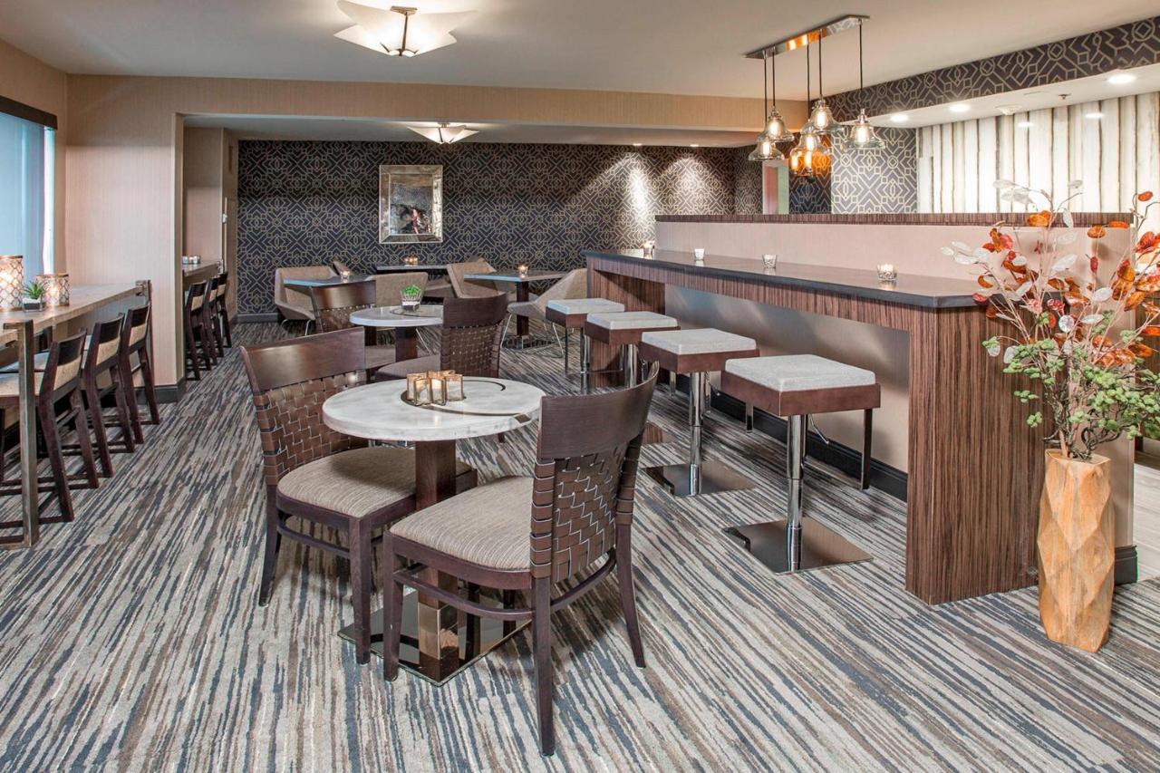 Rochester Airport Marriott Екстериор снимка