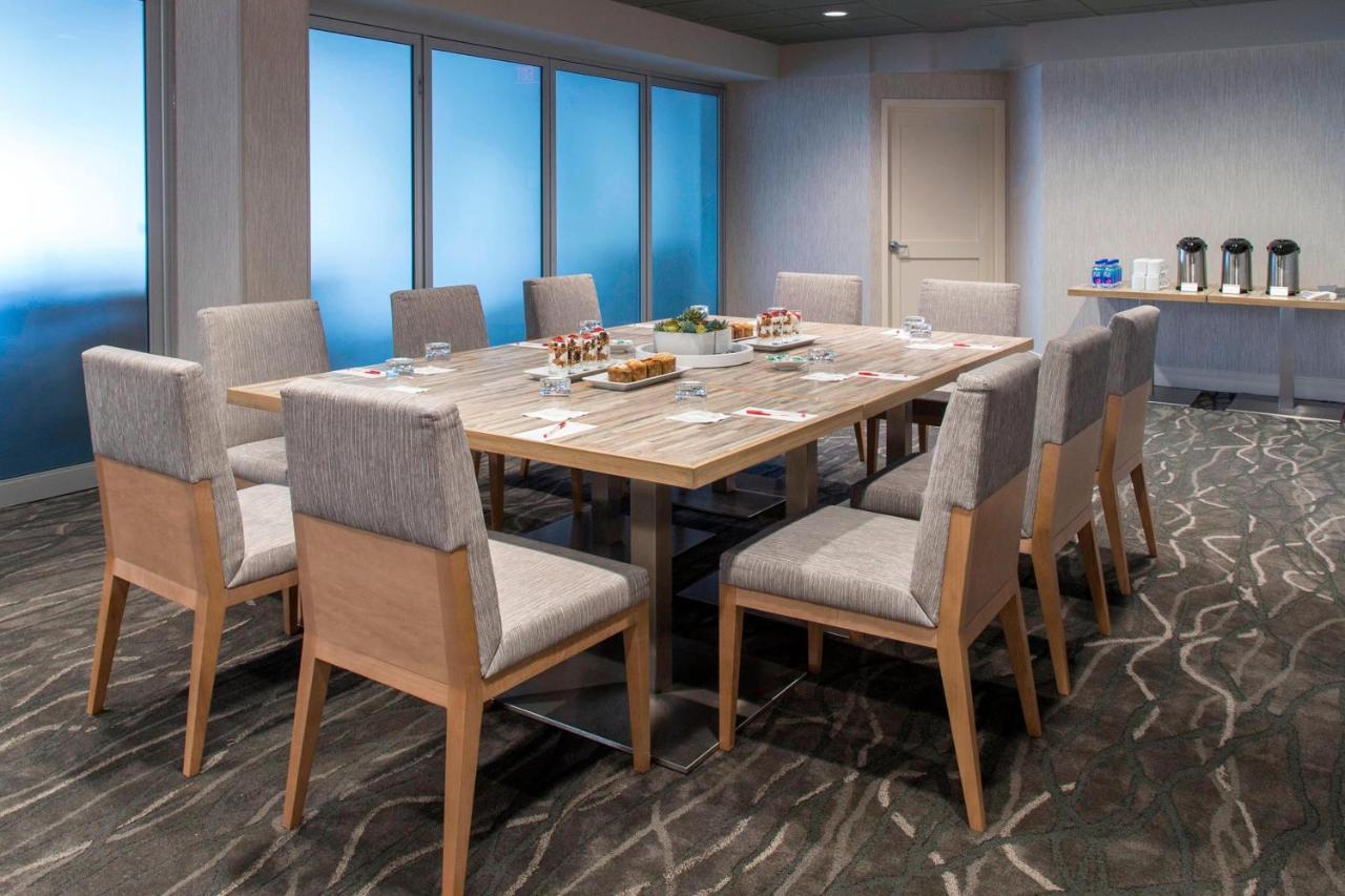 Rochester Airport Marriott Екстериор снимка