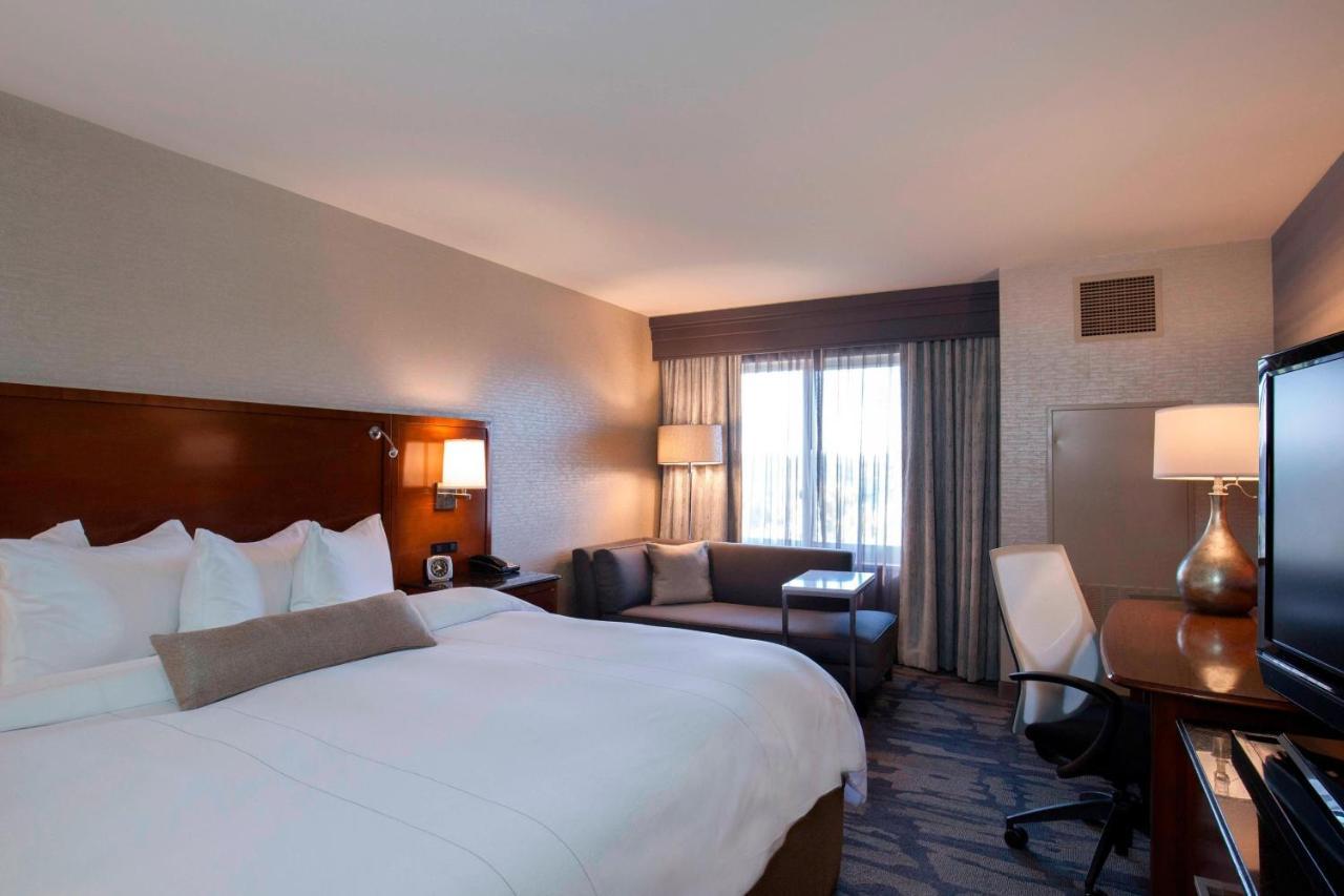 Rochester Airport Marriott Екстериор снимка