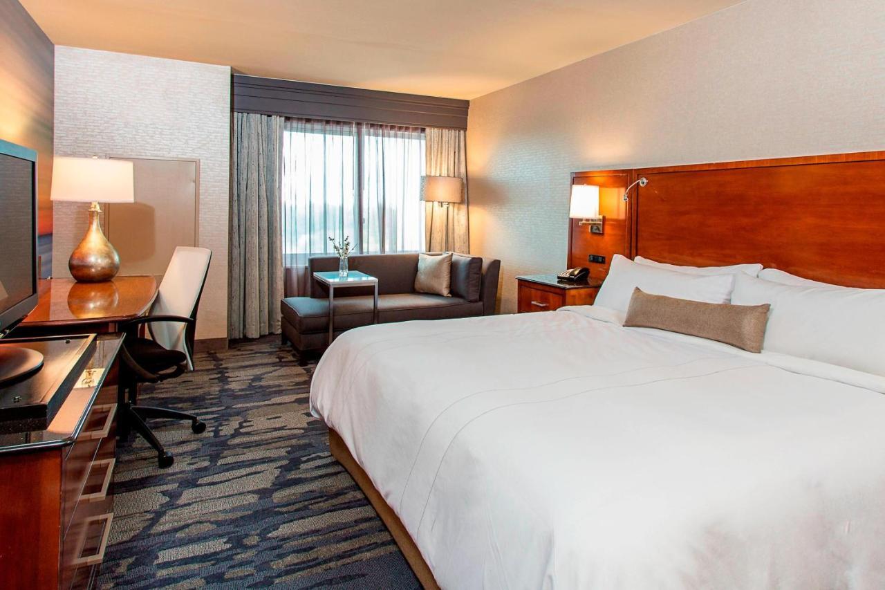 Rochester Airport Marriott Екстериор снимка