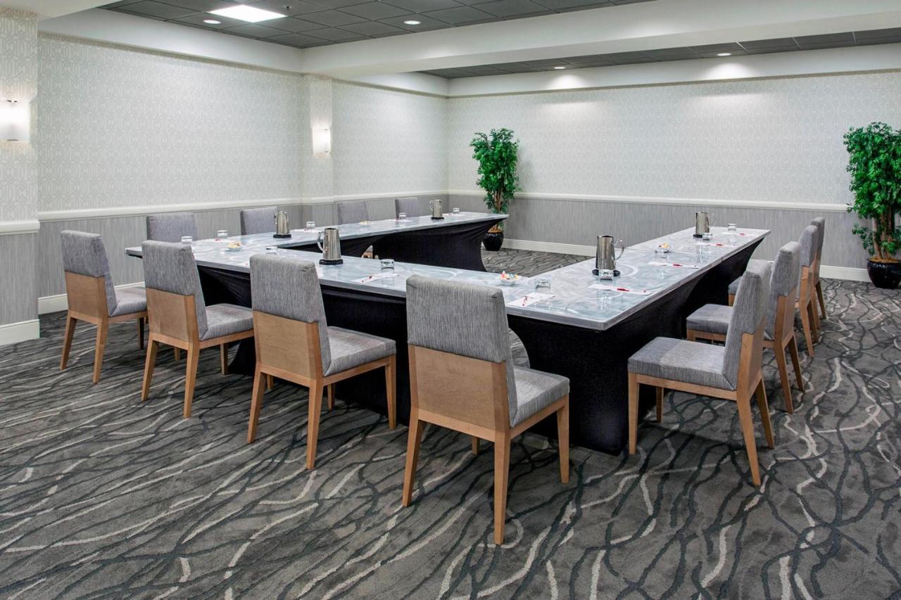 Rochester Airport Marriott Екстериор снимка