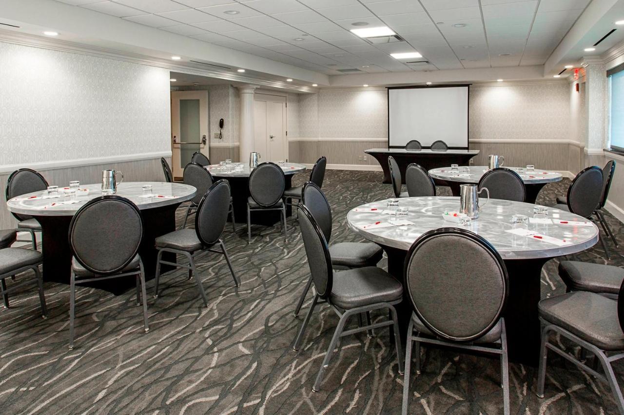 Rochester Airport Marriott Екстериор снимка