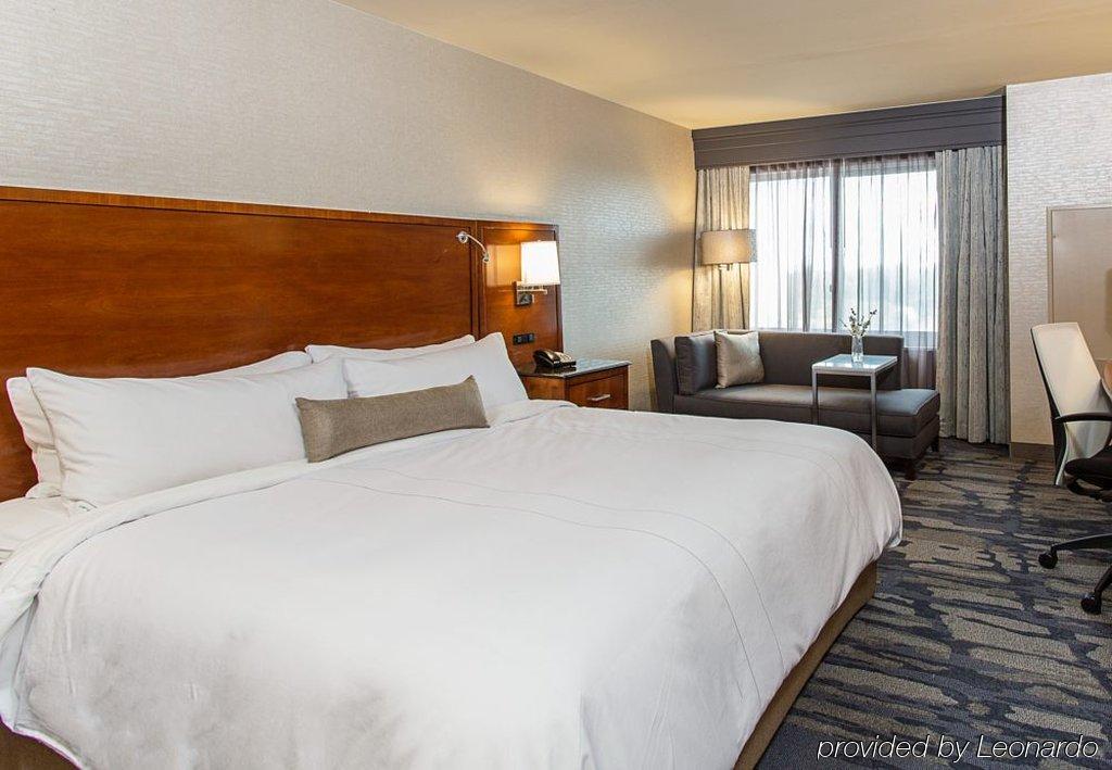 Rochester Airport Marriott Екстериор снимка