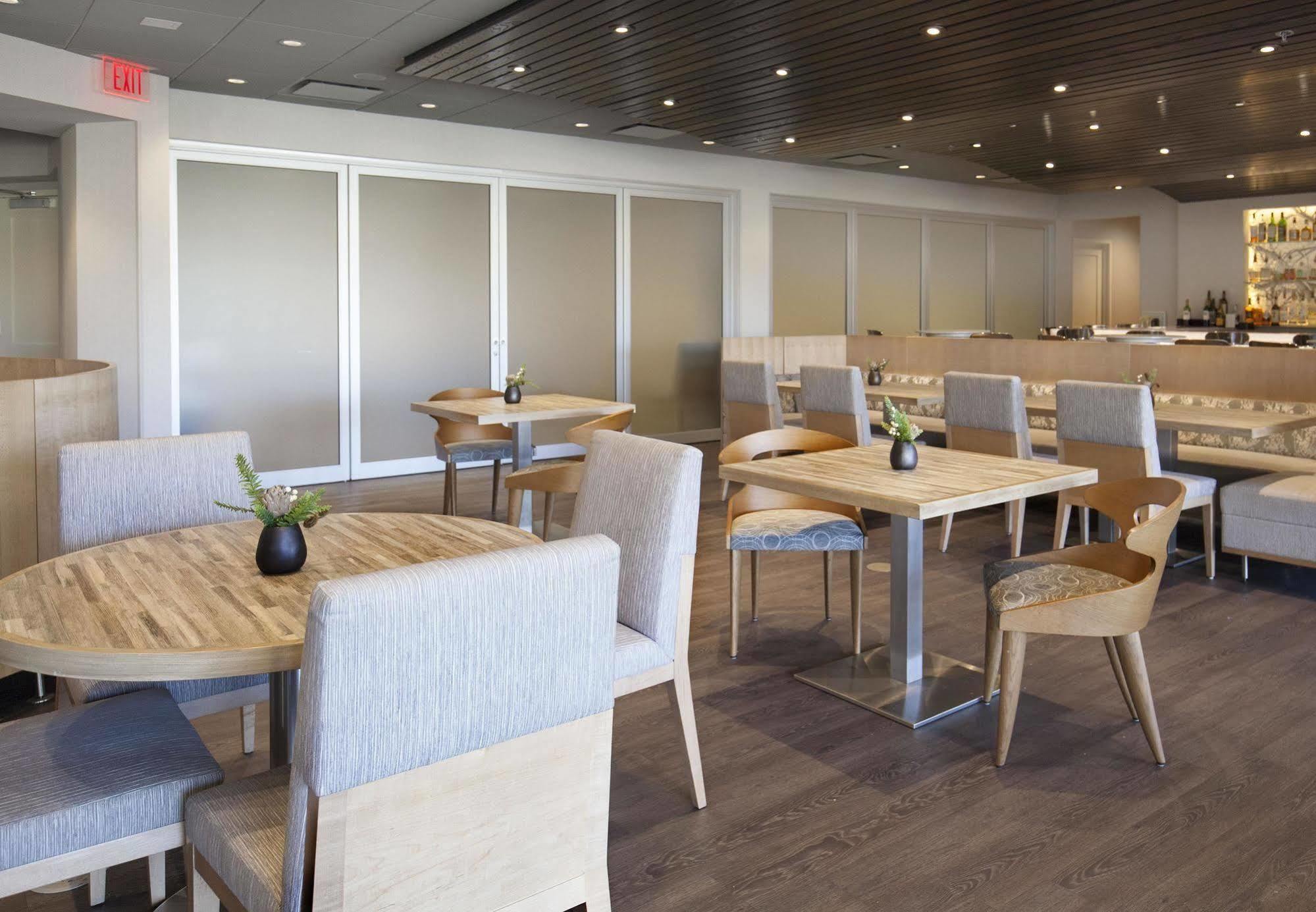 Rochester Airport Marriott Екстериор снимка