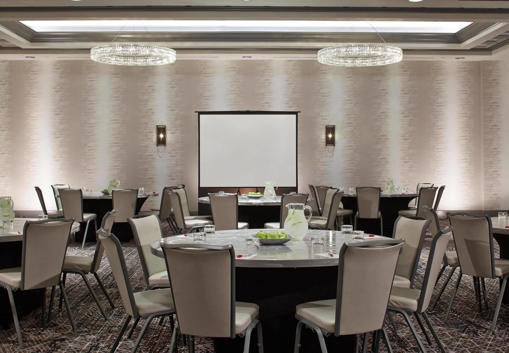 Rochester Airport Marriott Екстериор снимка