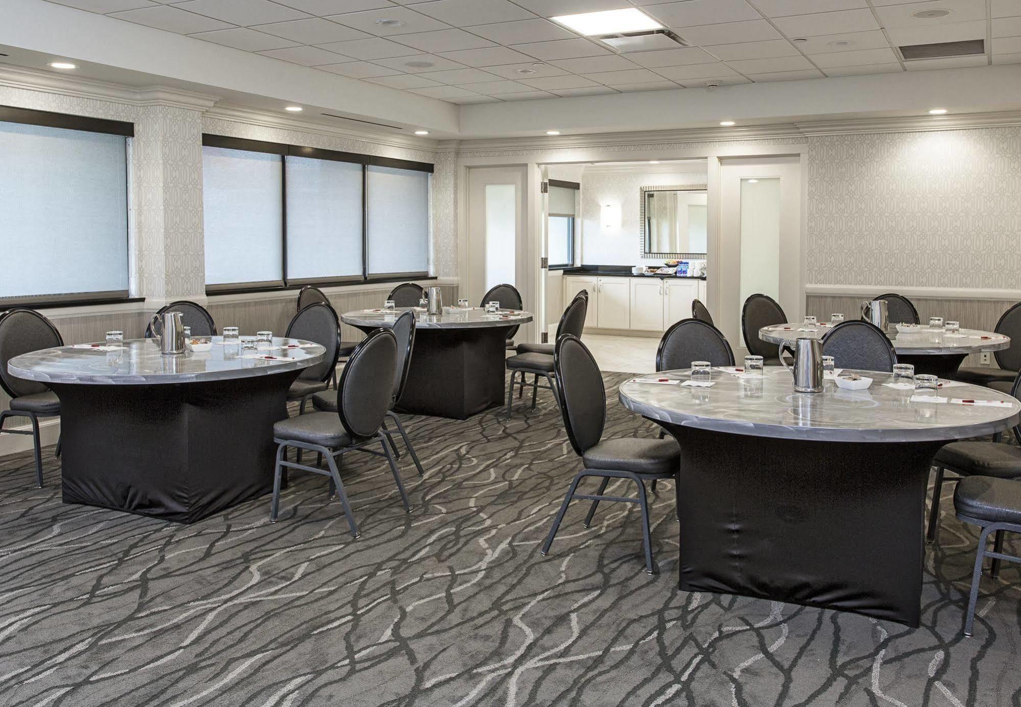 Rochester Airport Marriott Екстериор снимка